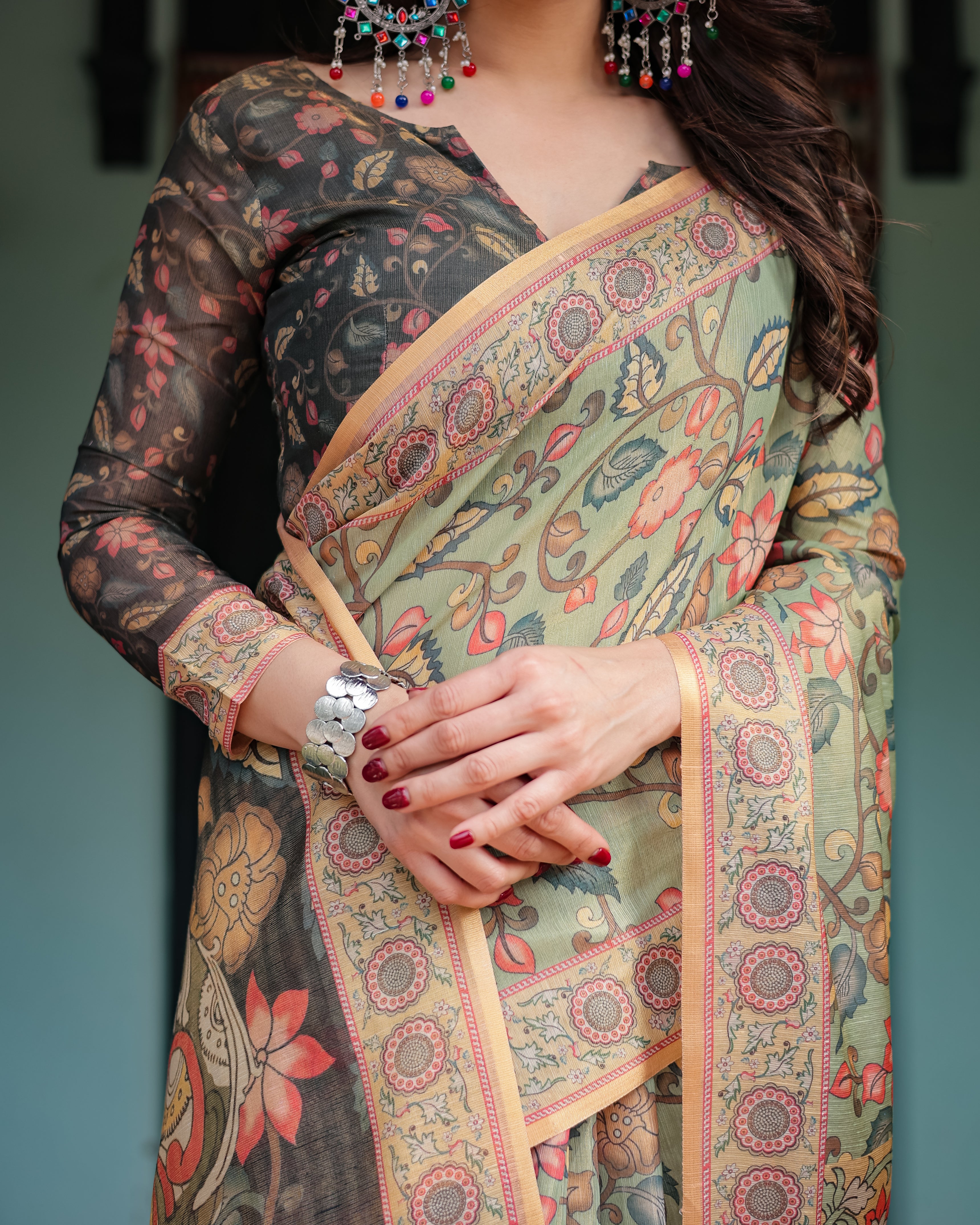 Olive Green Handloom Floral Print With Rich Traditional Border Saree