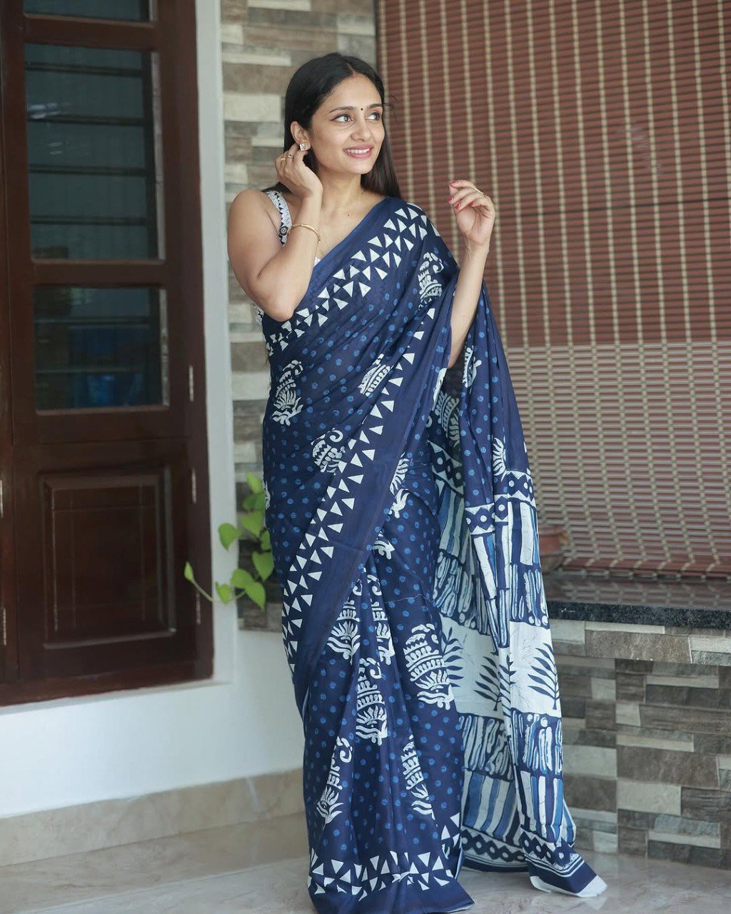 Folded dark blue cotton saree with white floral prints – lightweight stitched saree for women