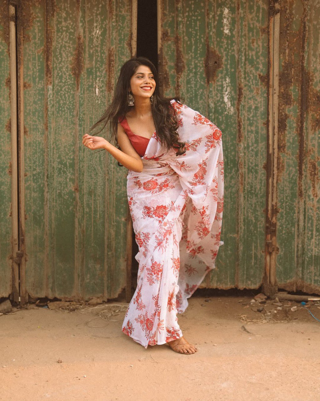 Off White Georgette Ready To Wear Saree