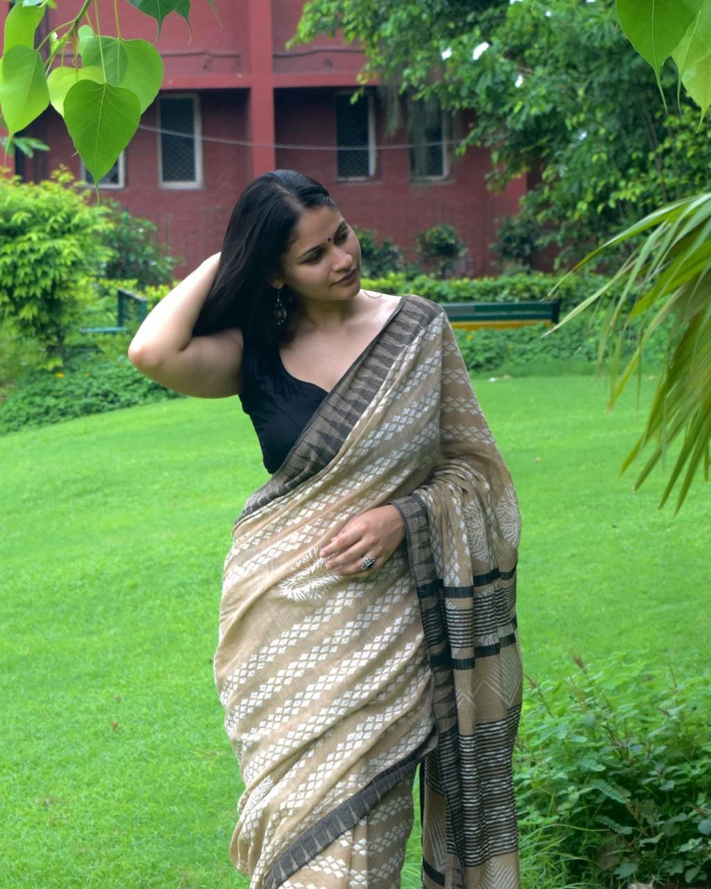 Beige Plain Soft Linen Digital Printed Sraee