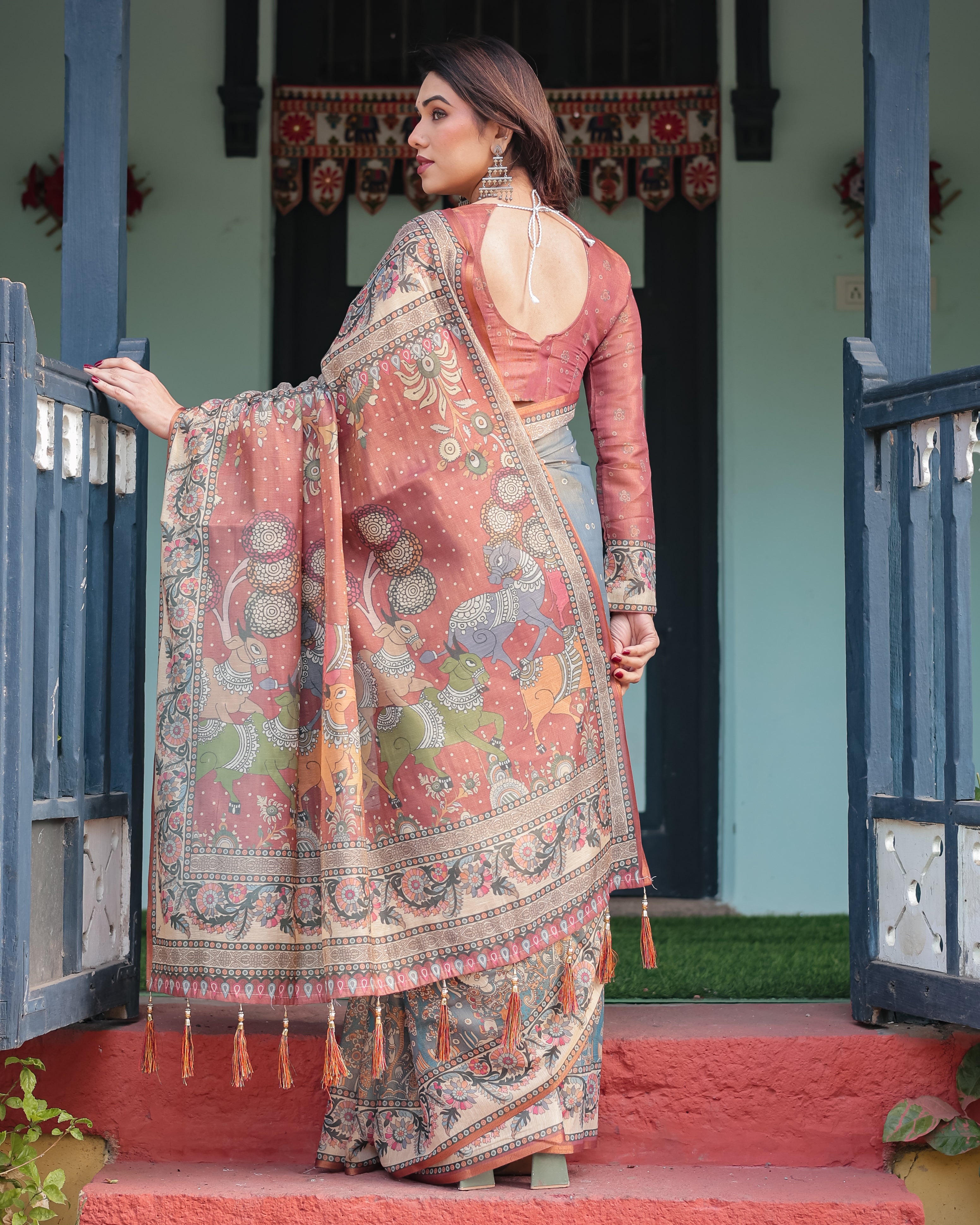 Rust Brown Handloom Floral Print With Traditional Detailing Saree 