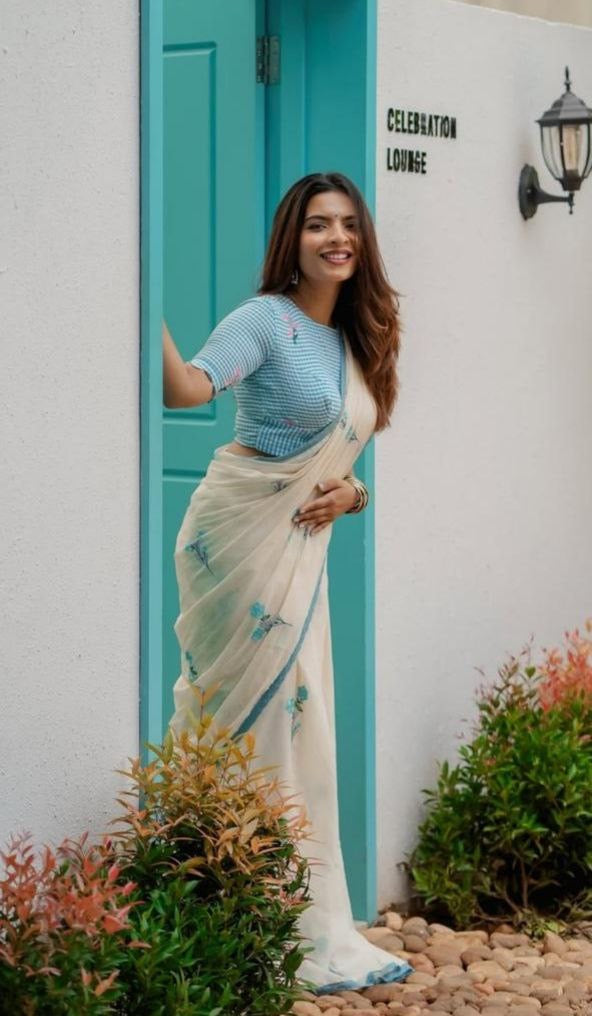 Sky With White Plain Linen Digital Printed Saree