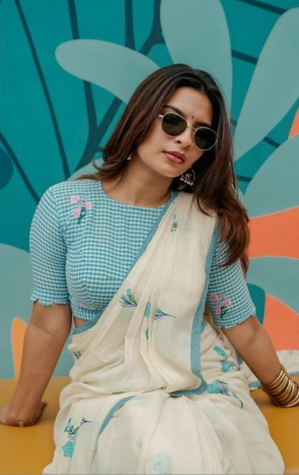 Sky With White Plain Linen Digital Printed Saree