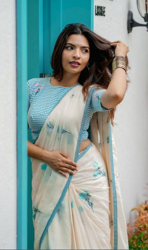Sky With White Plain Linen Digital Printed Saree