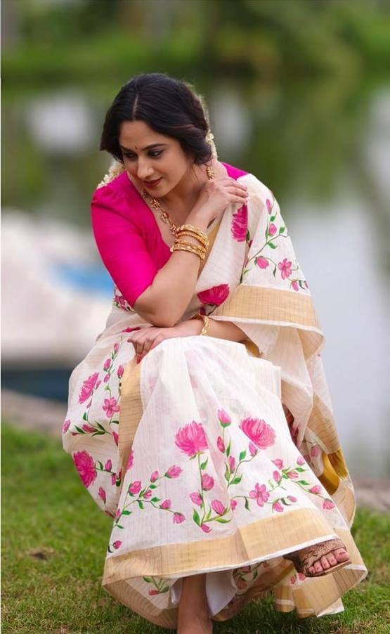 White And Pink Linen Digital Printed Saree
