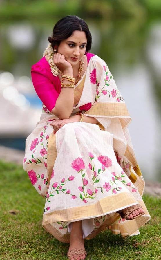 White And Pink Linen Digital Printed Saree