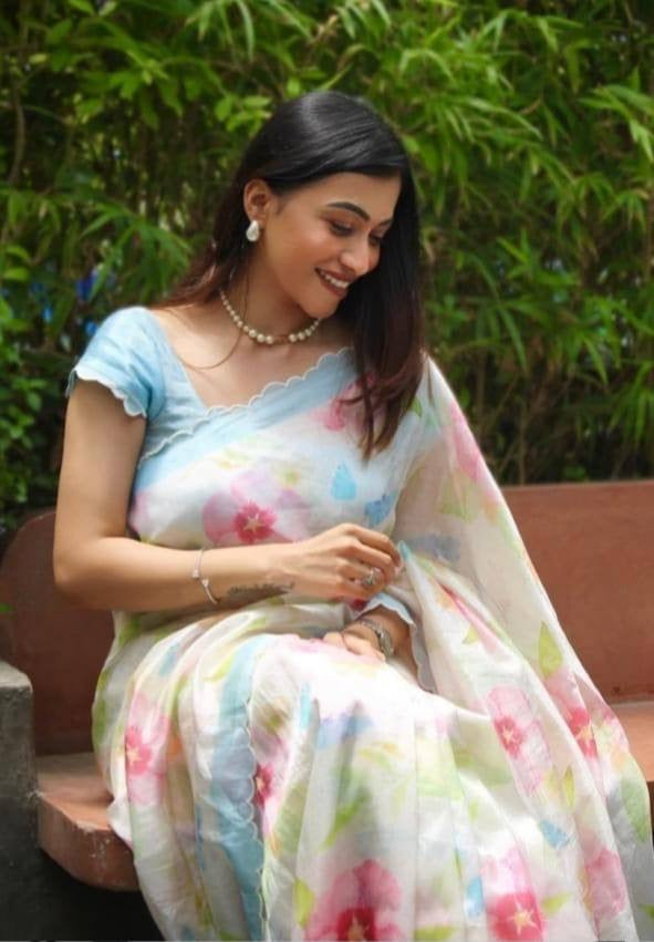 Sky Plain Linen Digital Printed Saree
