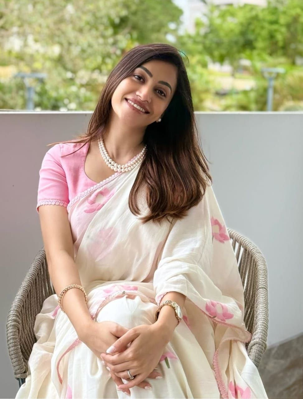 Pink With White Plain Linen Digital Printed Saree