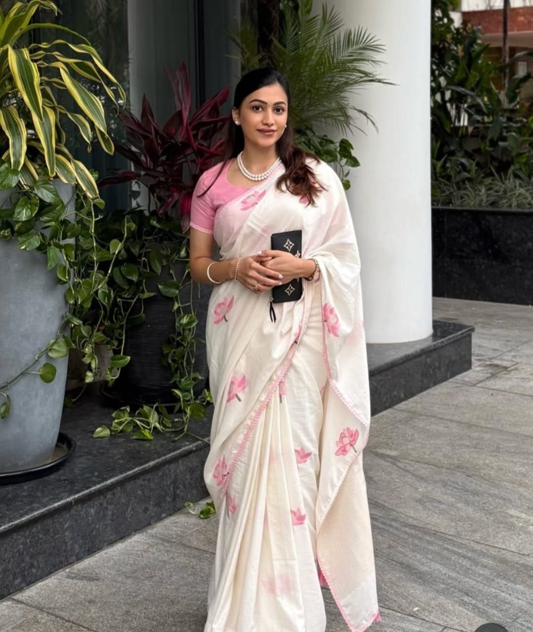 Pink With White Plain Linen Digital Printed Saree