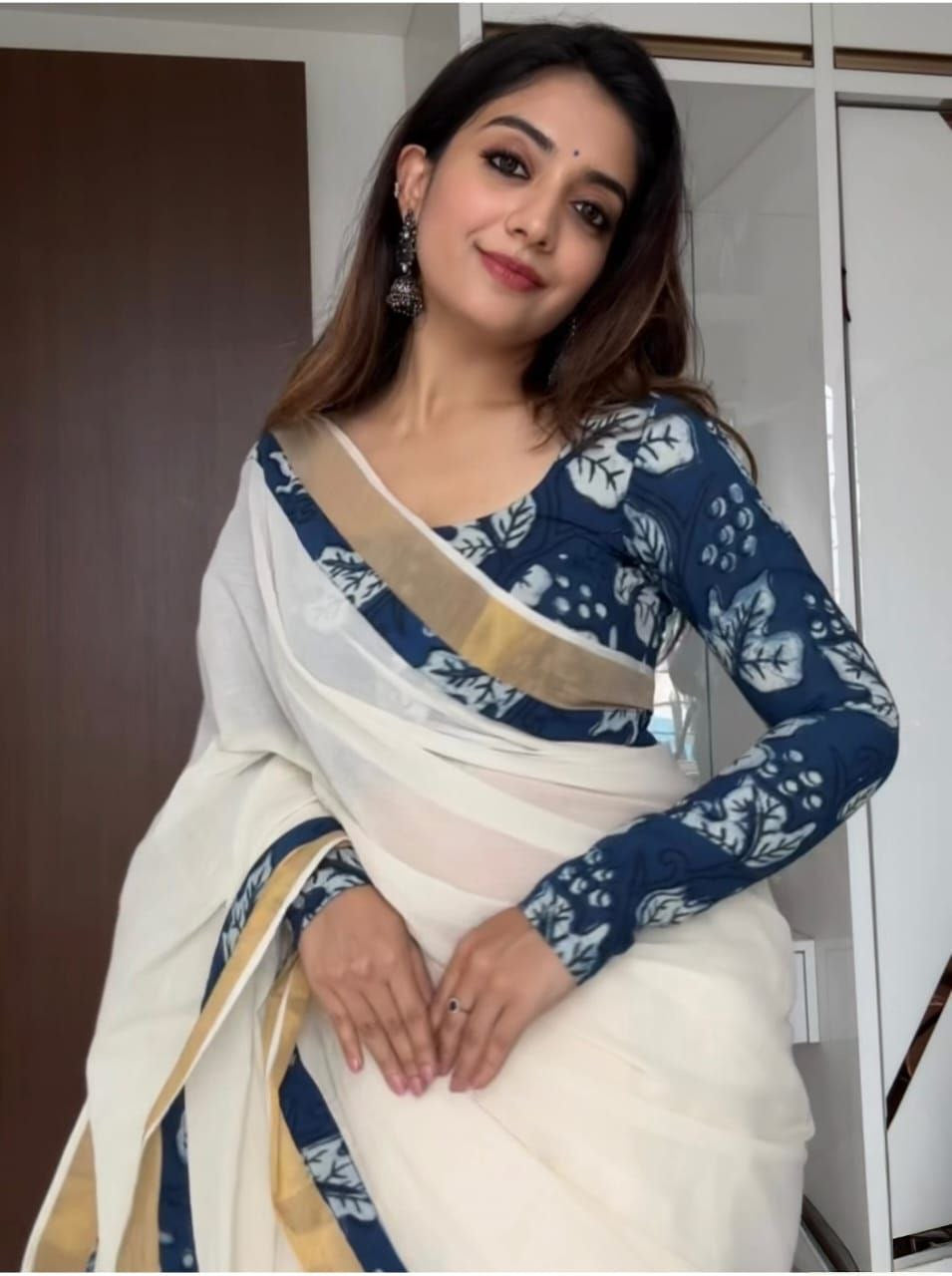 White With Blue Border Plain Linen Printed Saree