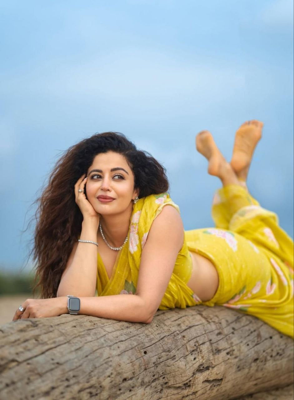Yellow Plain Linen Digital Printed Saree
