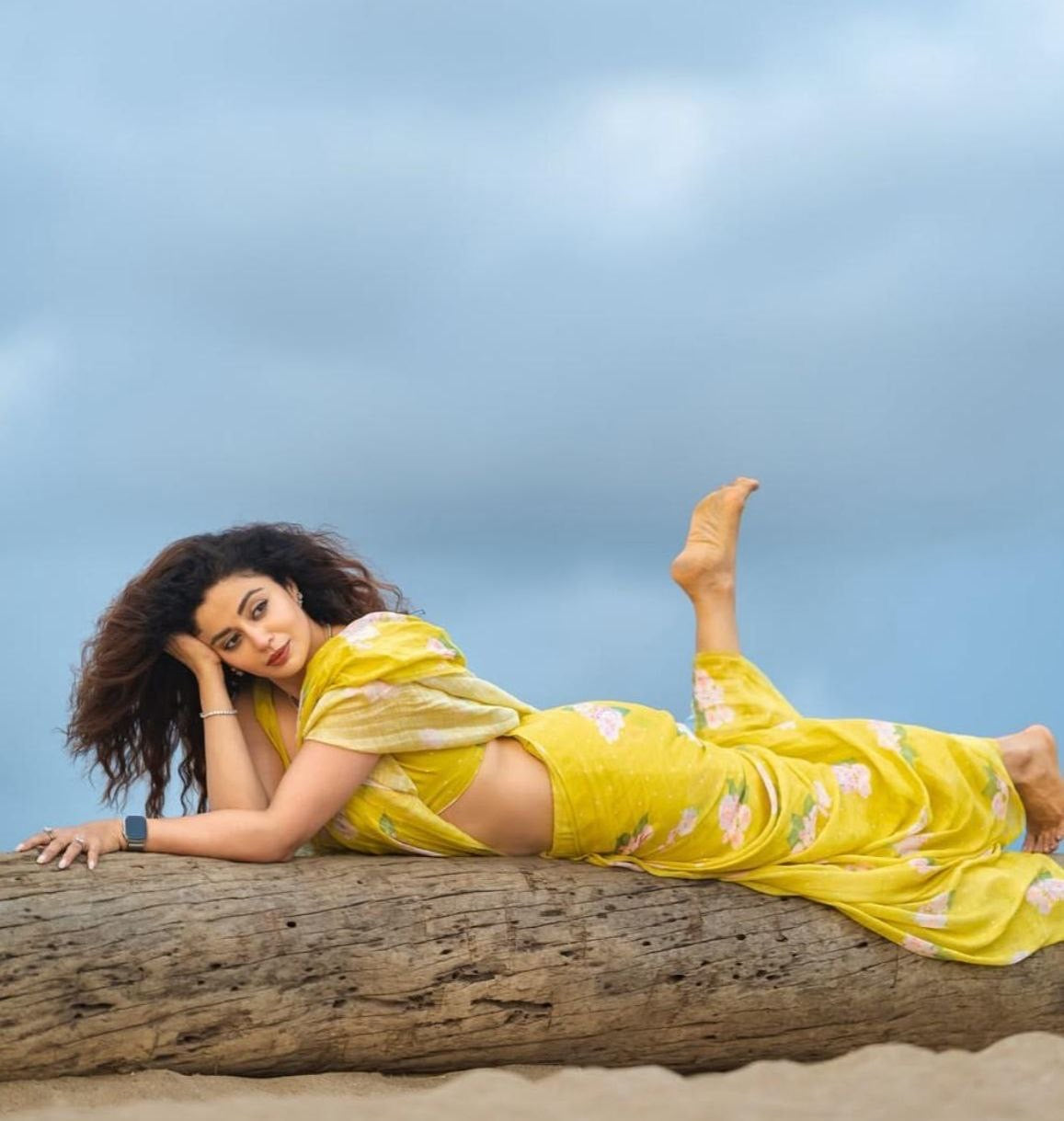 Yellow Plain Linen Digital Printed Saree