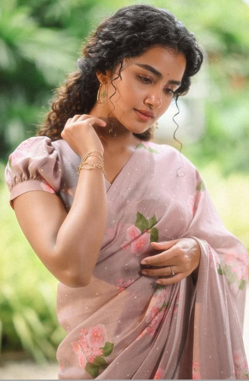 Soft Pink Plain Line Digital Printed Saree