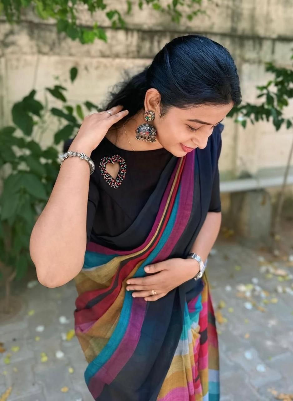 Black Plain Linen Digital Printed With Fumka Saree