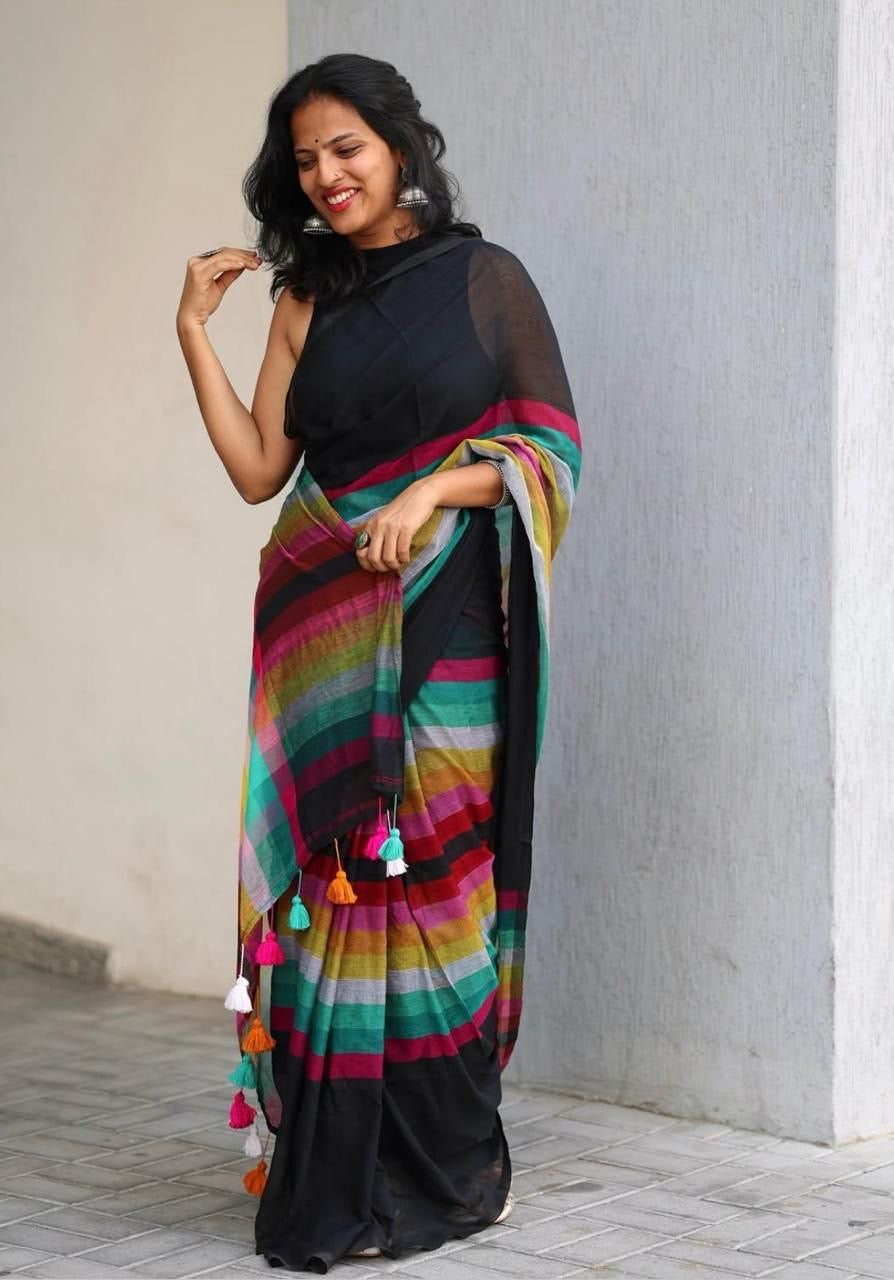 Black Plain Linen Digital Printed With Fumka Saree
