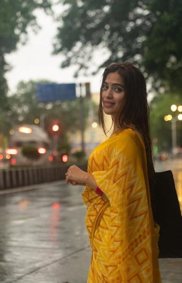 Yellow Linen With Gold Zari Digital Printed Saree