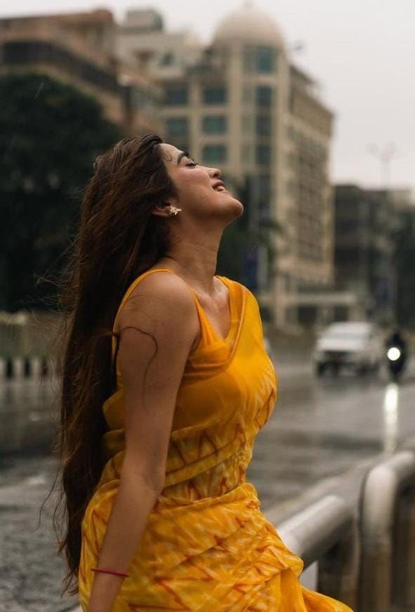 Yellow Linen With Gold Zari Digital Printed Saree