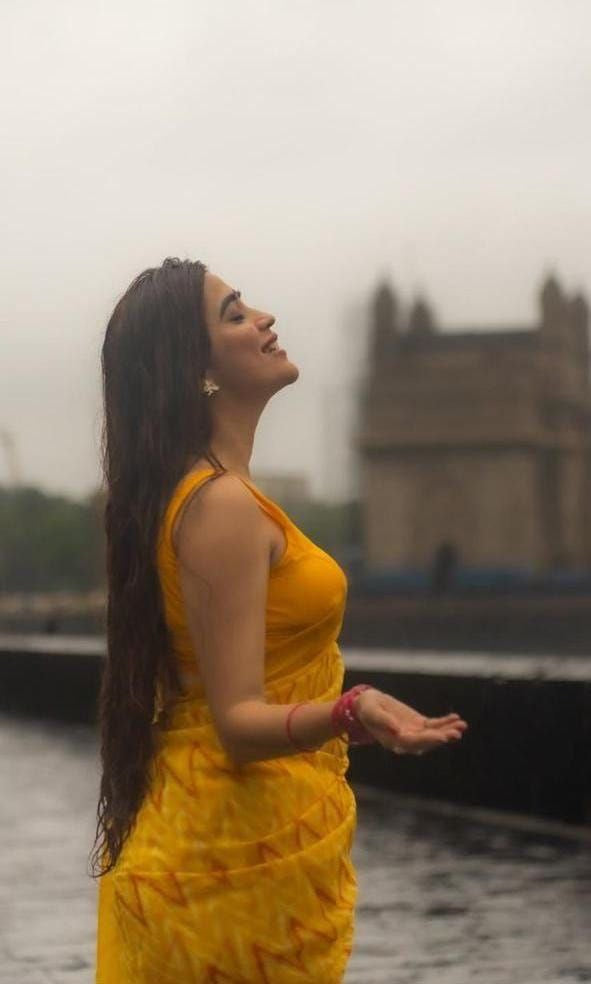 Yellow Linen With Gold Zari Digital Printed Saree