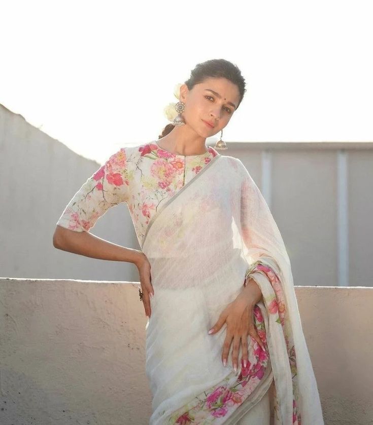 White Plain Linen Digital Printed Saree