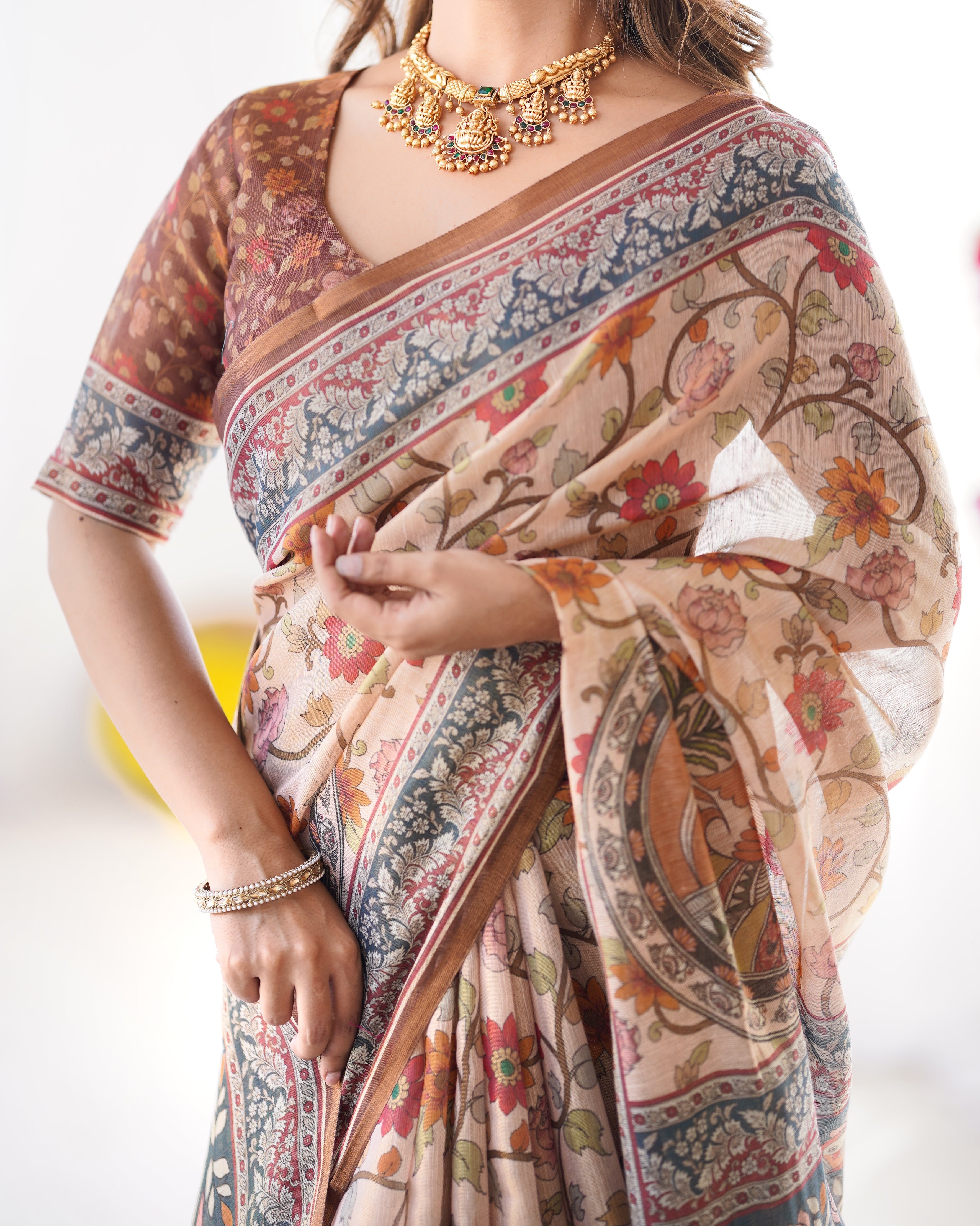 Cream Beige Floral Handloom Saree with Designer Grey Pallu 