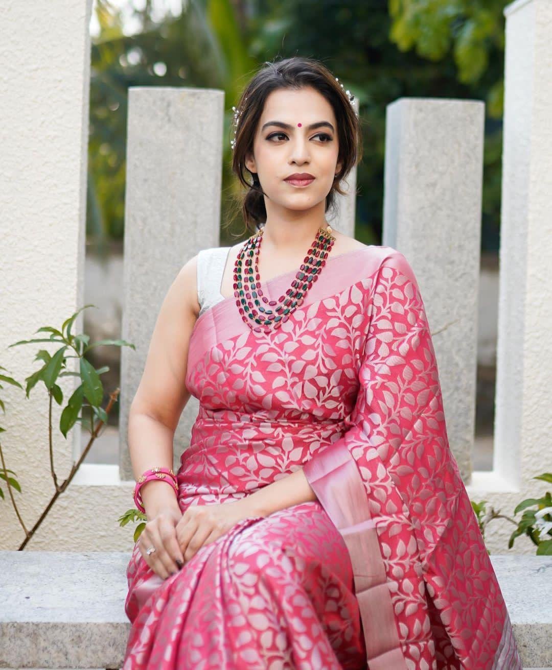 Close-up of jacquard weaving on pink and white lichi silk saree