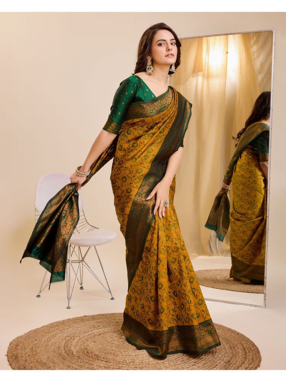 Soft silk Banarasi saree close-up of jacquard pallu and border